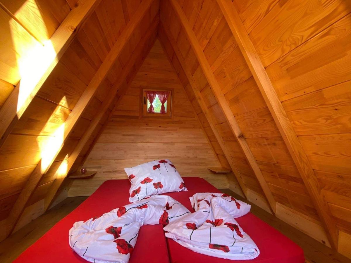 Hostel&Glamping Lana Haus Licko Petrovo Selo Exterior foto