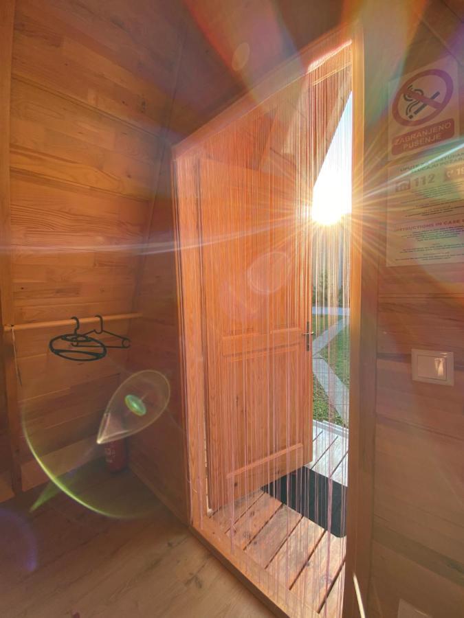 Hostel&Glamping Lana Haus Licko Petrovo Selo Exterior foto