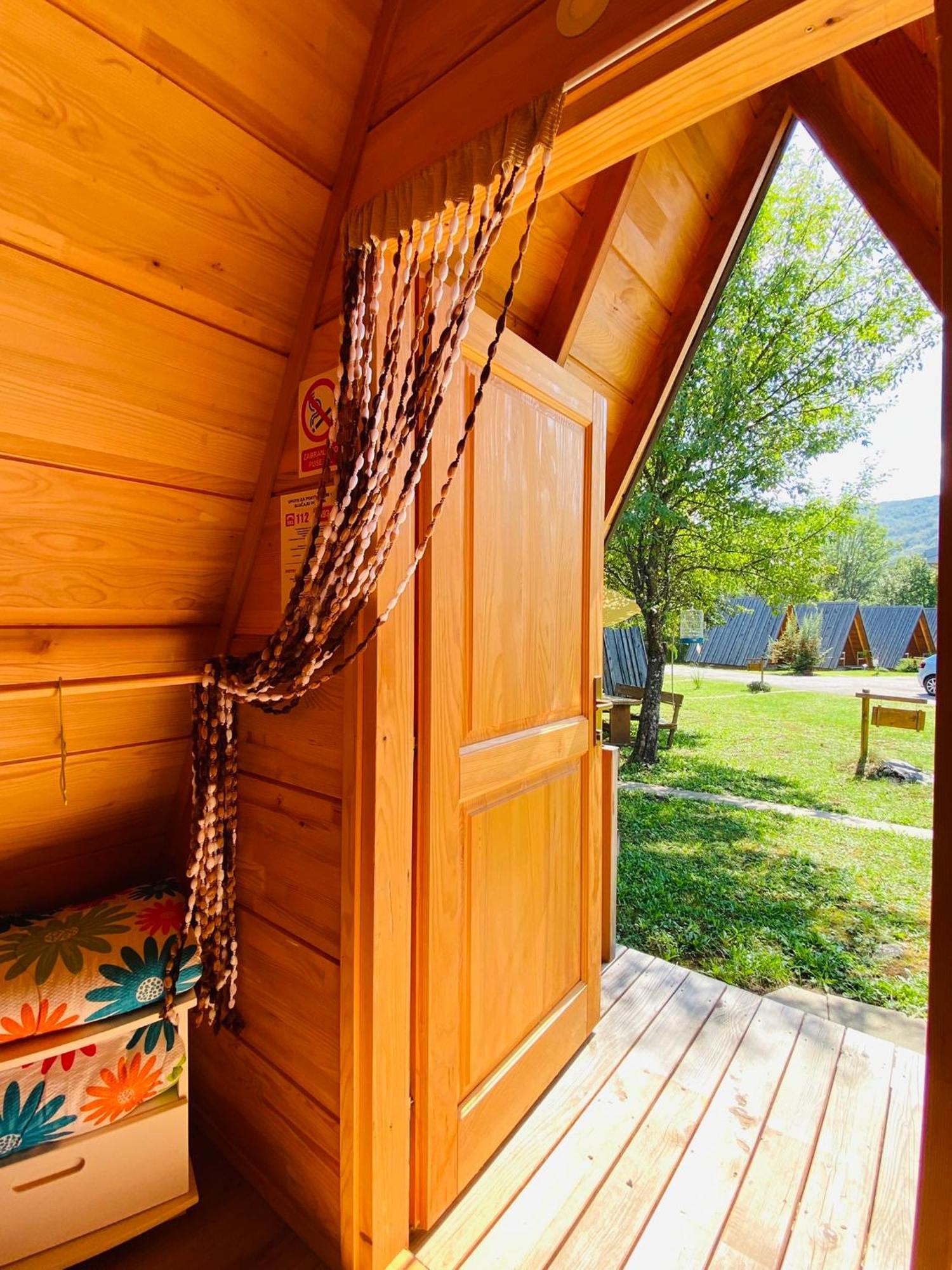 Hostel&Glamping Lana Haus Licko Petrovo Selo Exterior foto
