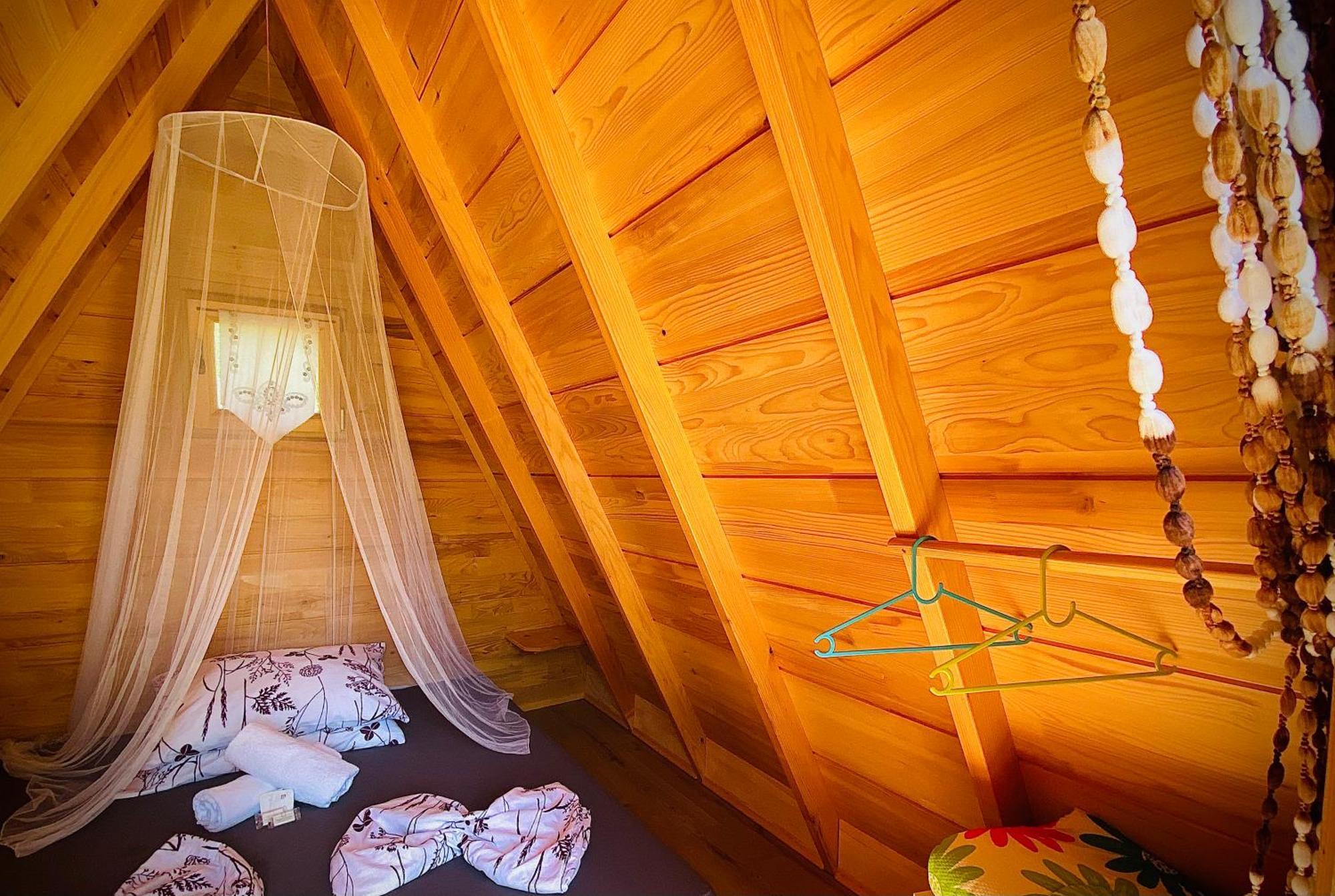 Hostel&Glamping Lana Haus Licko Petrovo Selo Exterior foto