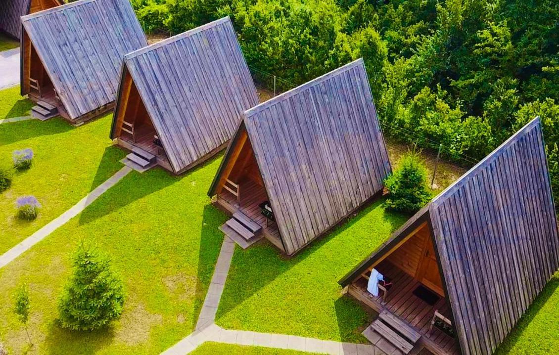 Hostel&Glamping Lana Haus Licko Petrovo Selo Exterior foto