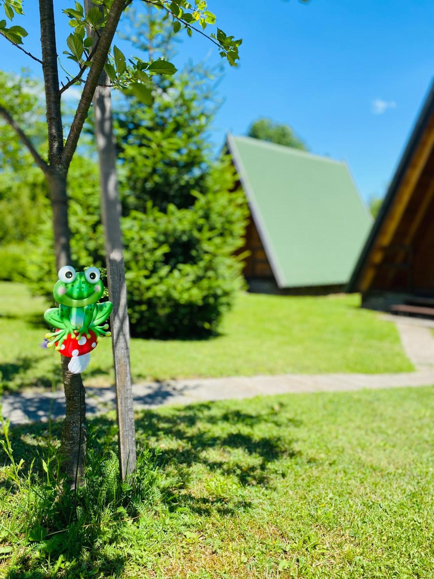 Hostel&Glamping Lana Haus Licko Petrovo Selo Exterior foto